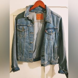Women's Levi jean jacket